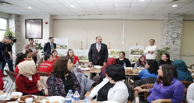 Gölbaşılı kadınlar yatırımları Başkan Duruay’dan dinledi