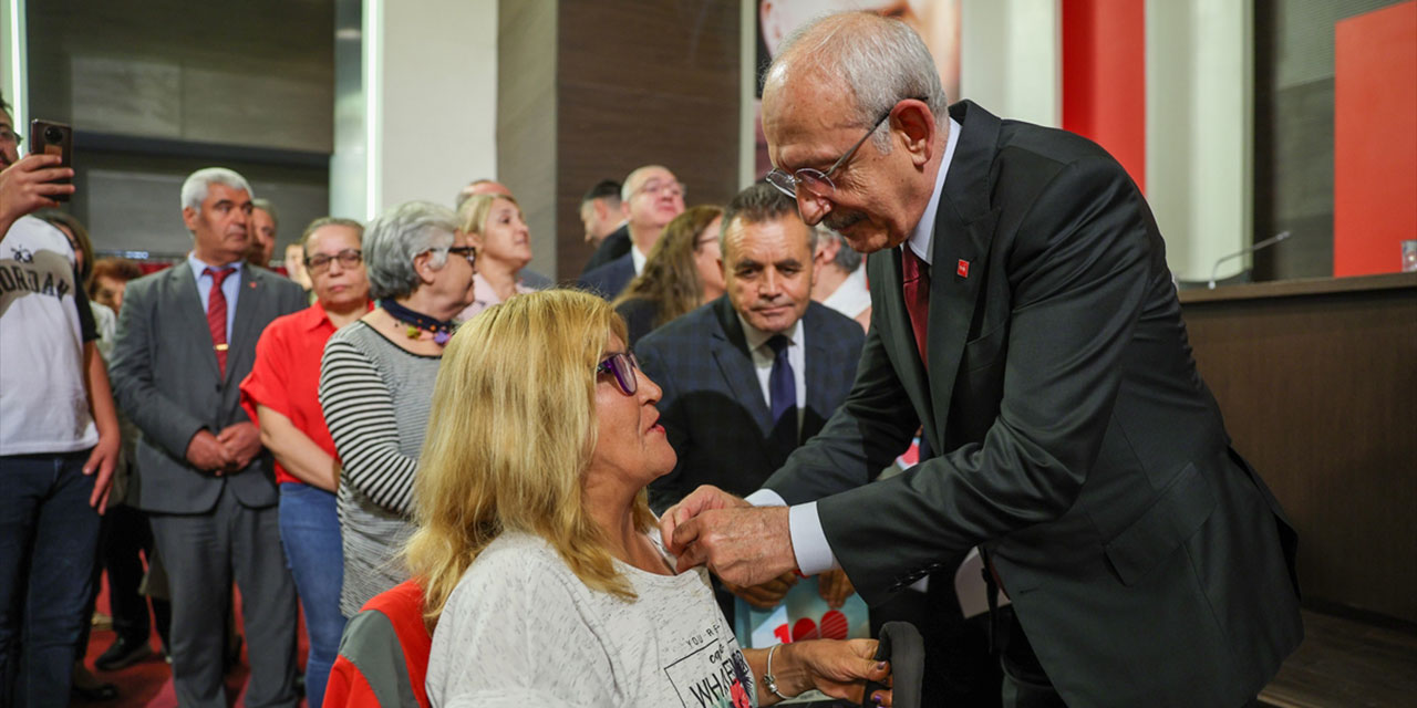 Kılıçdaroğlu engelli vatandaşlarla görüştü!