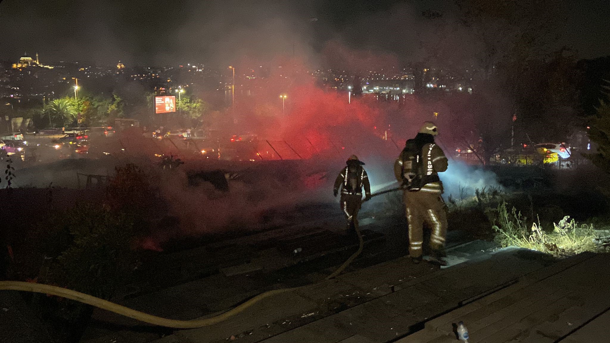 İstanbul Beyoğlu'nda korkutan yangın