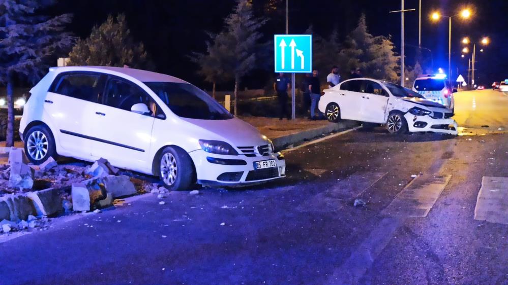 Sungurlu-Kırıkkale karayolunda trafik kazası:2 yaralı