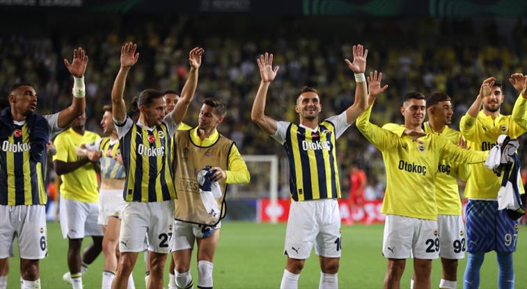 Fenerbahçe,  bu sezon sahaya çıktığı 12. resmi maçı da galibiyetle tamamladı