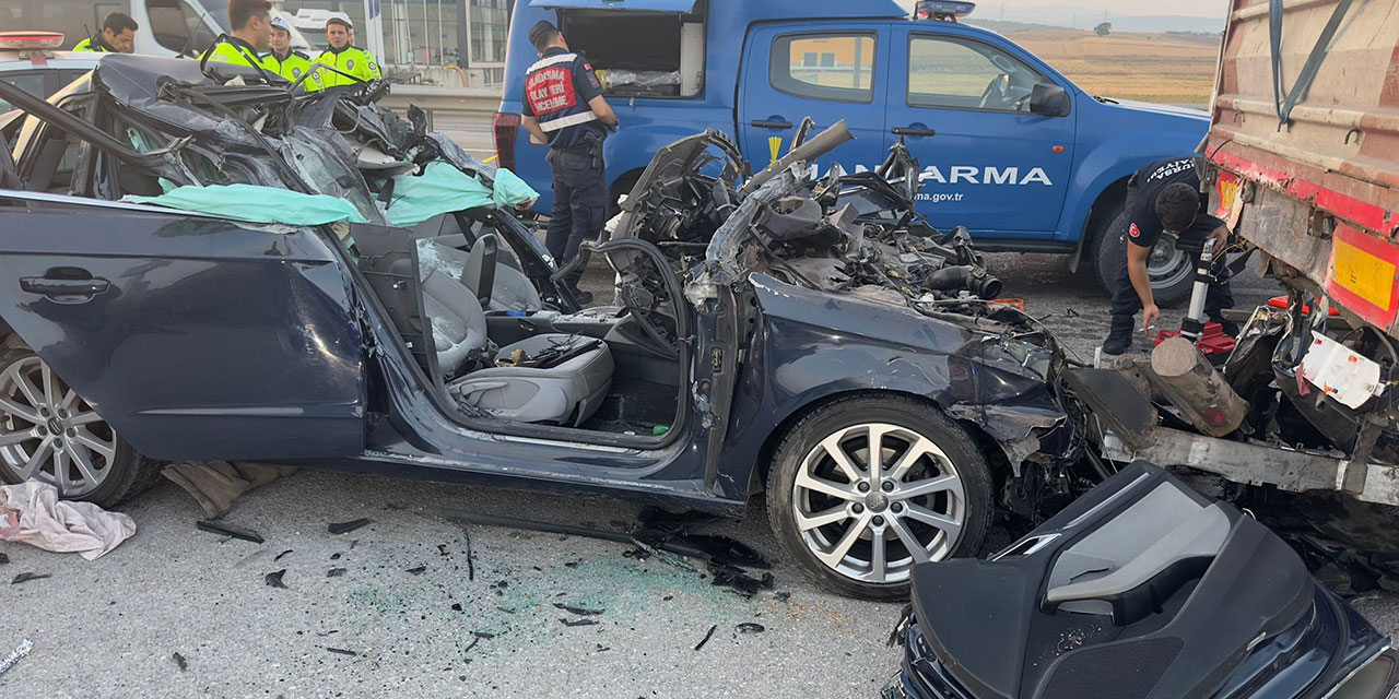 Bursa'da nişanlı çift düğün alışverişinden dönerken feci kazada hayatını kaybetti