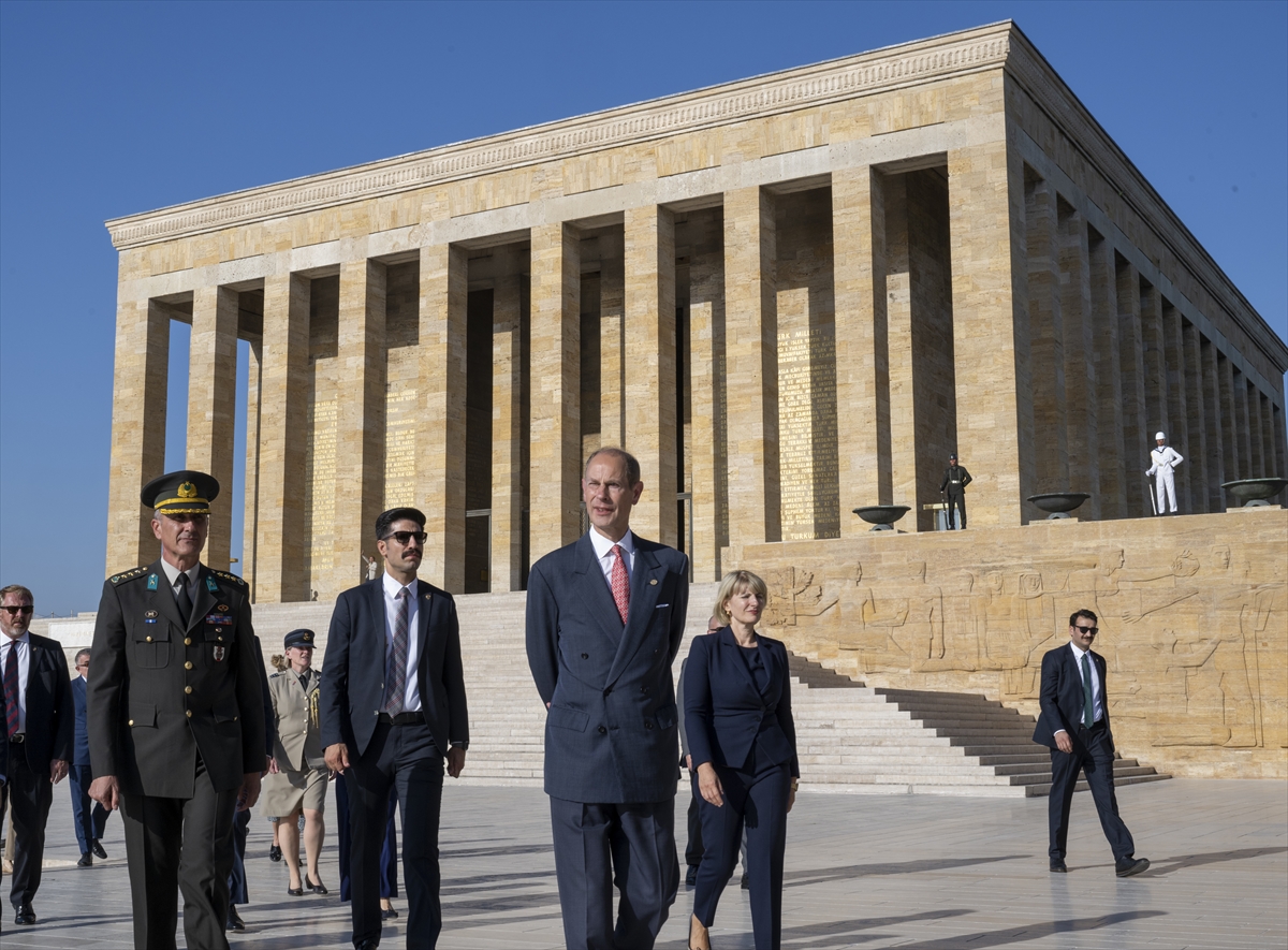 Birleşik Krallık Edinburgh Dükü Prens Edward, Anıtkabir'i ziyaret etti