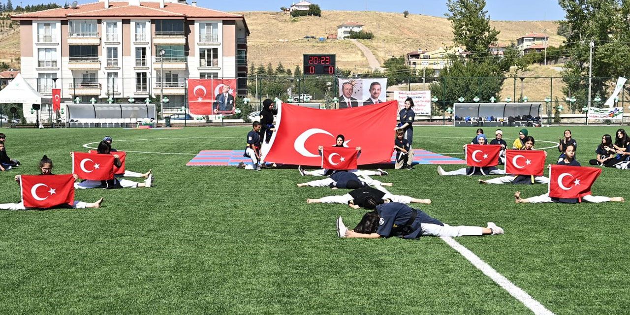 Mamak Belediye Başkanı Köse, Lalahan Atatürk Stadı'nın açılışını yaptı!