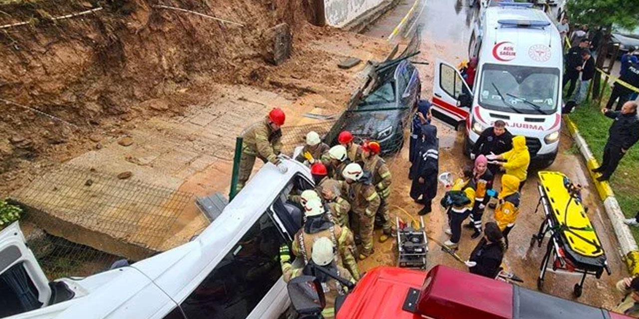 İstanbul'da istinat duvarı işçi servisinin üstüne çöktü