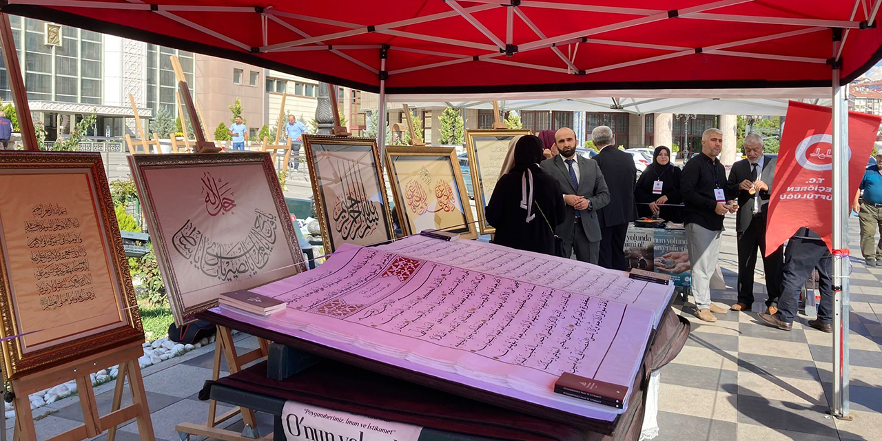 İkinci en büyük Kur'an-ı Kerim Ankara'da sergilendi