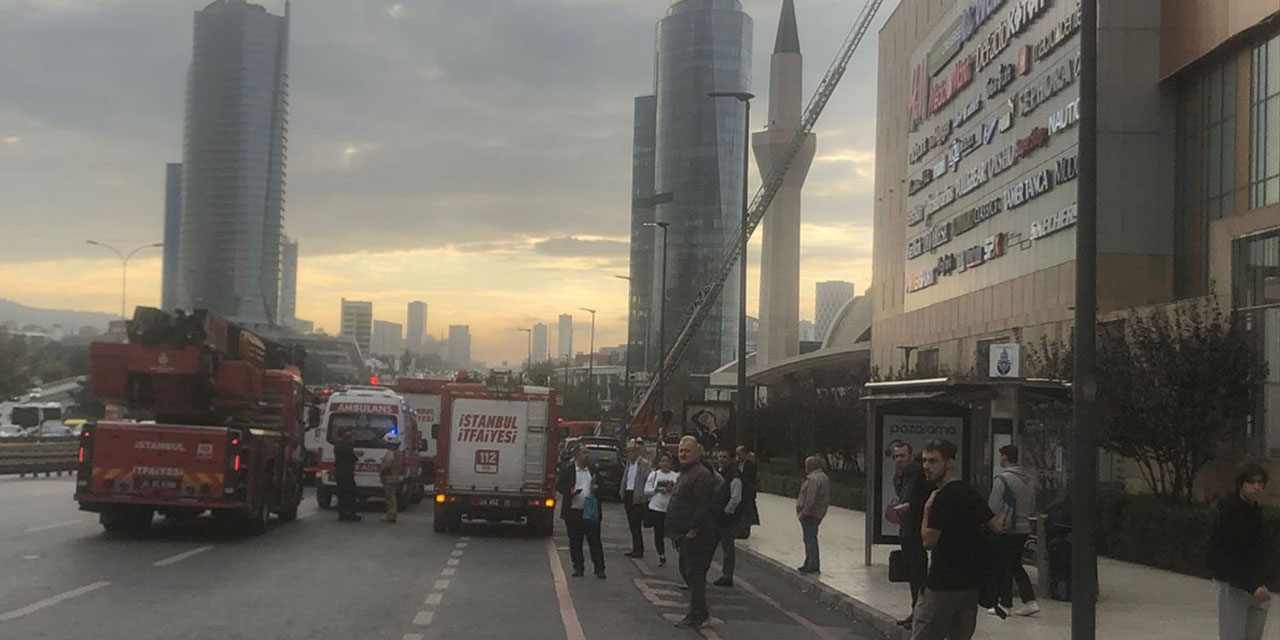 İstanbul'da bir AVM’de çıkan yangın söndürüldü