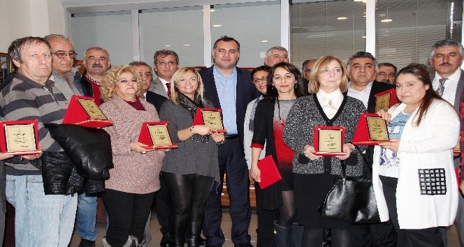 Başkan Taşdelen’den emekliye teşekkür plaketi