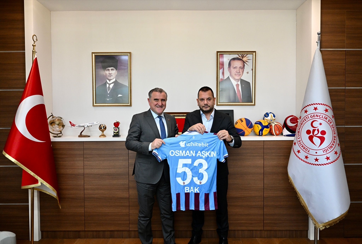 Trabzonspor Kulübünden Gençlik ve Spor Bakanı Osman Aşkın Bak'a ziyaret