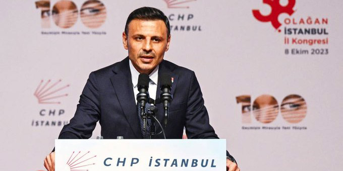CHP İstanbul İl Başkanlığında "değişim" diyen Özgür Çelik seçildi