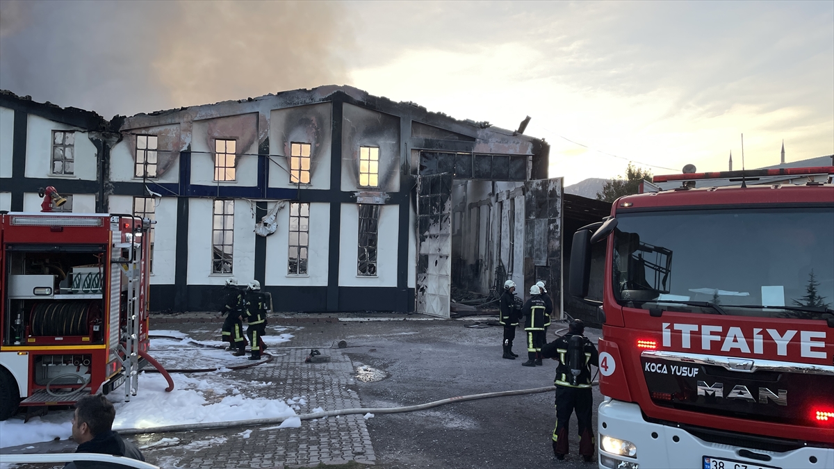 Kayseri'de büyük fabrika yangını: Sönndürme çalışmaları sürüyor