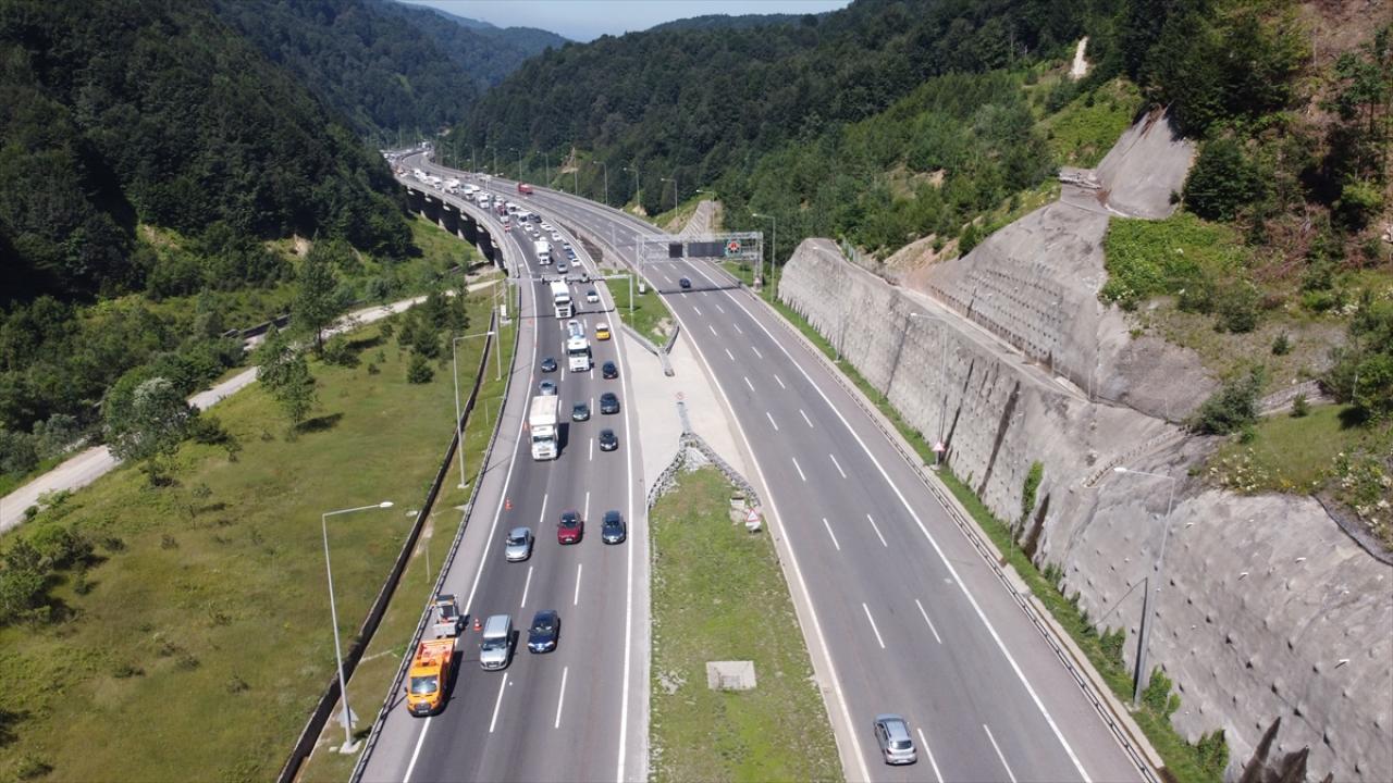 Anadolu Otoyolu'nun Bolu kesiminde feci trafik kazası!