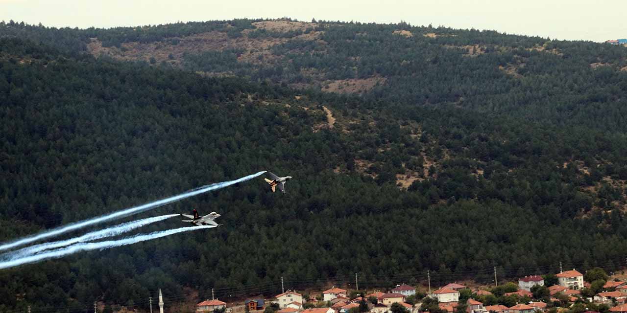 Yozgat semalarında Ata'ya saygı uçuşu nefes kesti