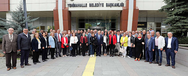 Başkan Yaşar, Yenimahalle’deki muhtarlarla kahvaltıda bir araya geldi