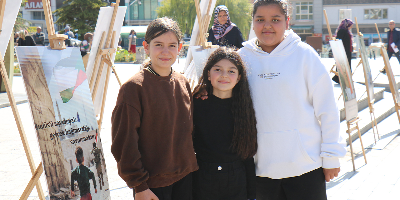 Çocuklar, Filistin'e destek için fotoğraf sergisi düzenliyor