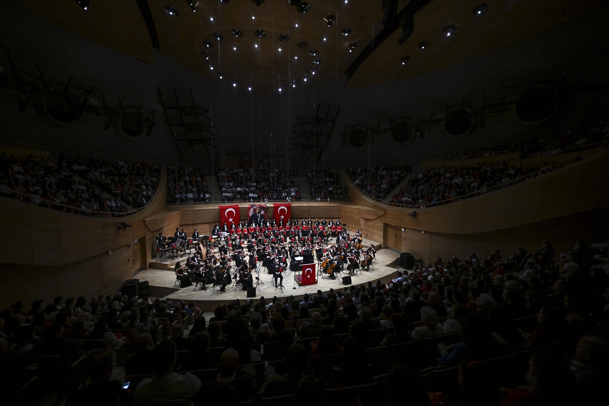 Cumhuriyet'in 100. yılı özel konserle kutlandı