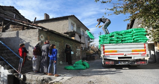 Büyükşehir’de ihtiyaç sahiplerine yakacak desteği