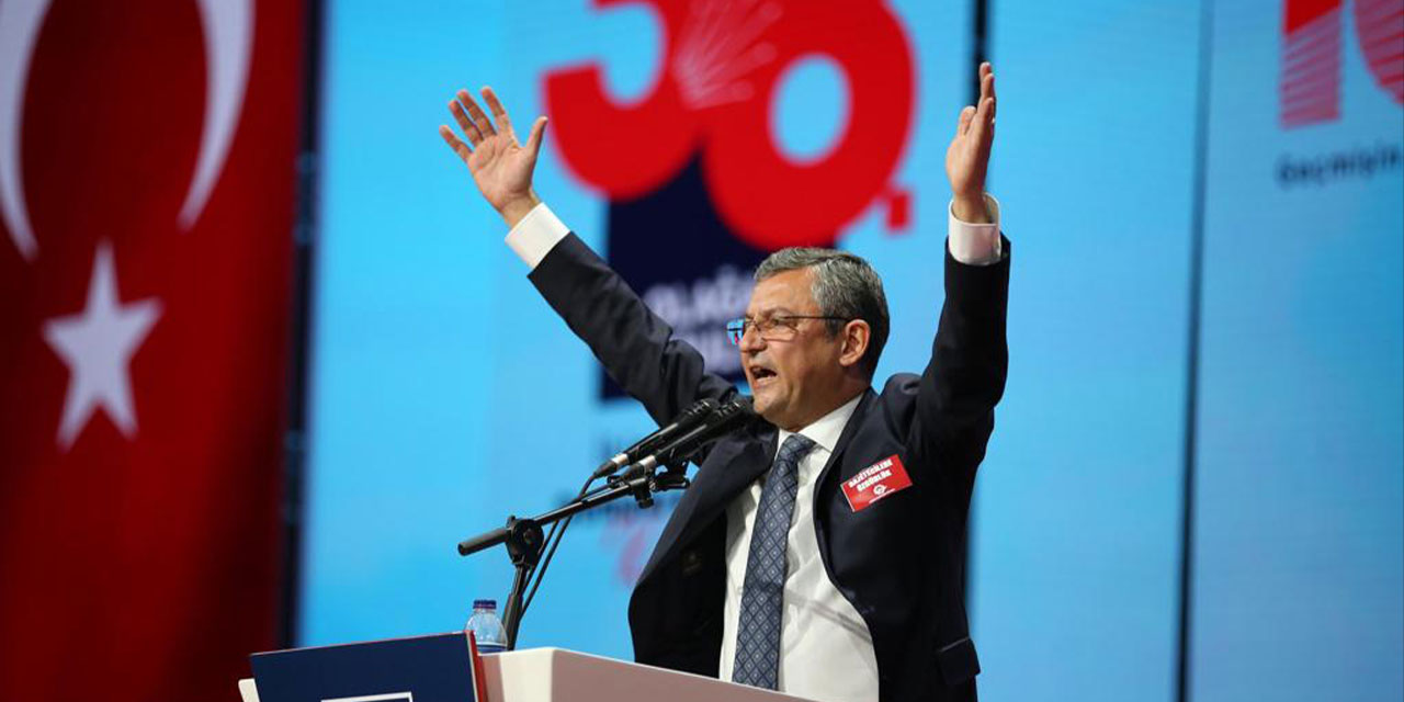 Ekrem İmamoğlu CHP Kongresinde sonucu açıkladı: Özgür Özel 812 oyla CHP'nin yeni genel başkanı oldu