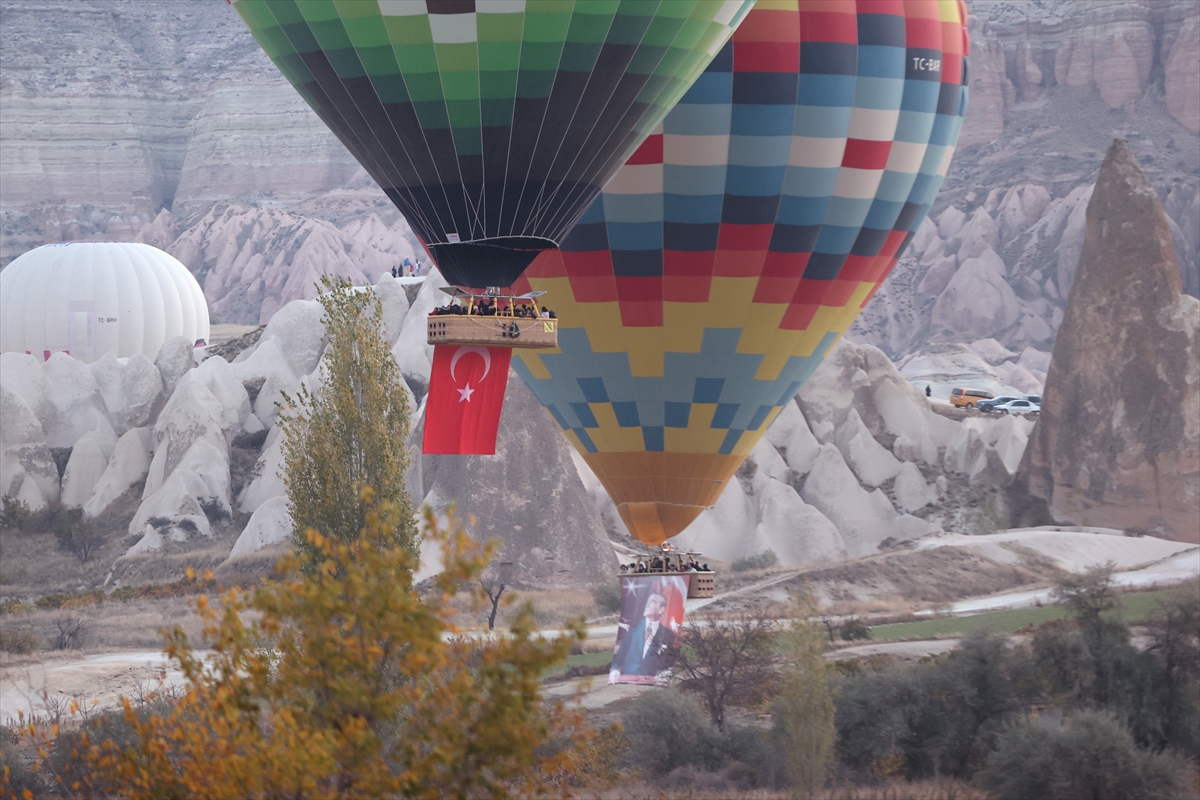 Atatürk, Kapadokya'da balonlarla anıldı