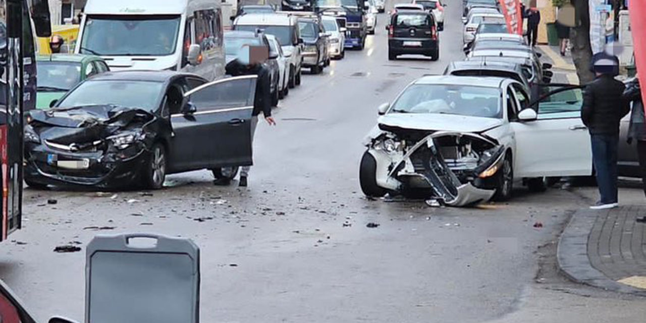 Ankara yağmura teslim: Trafik kazaları peş peşe