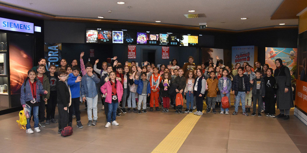 Altındağ Belediyesi 450 çocuğu sinemayla buluşturdu