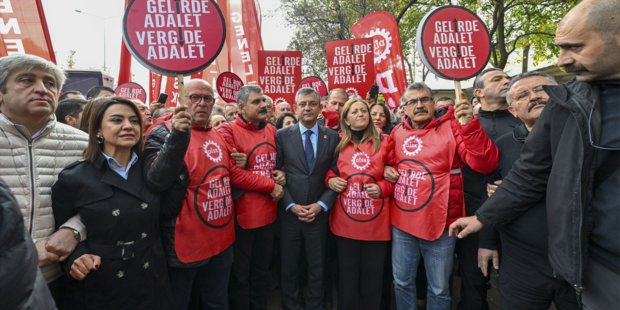 Özgür Özel, DİSK'le Ulus Meydanı'na yürüdü