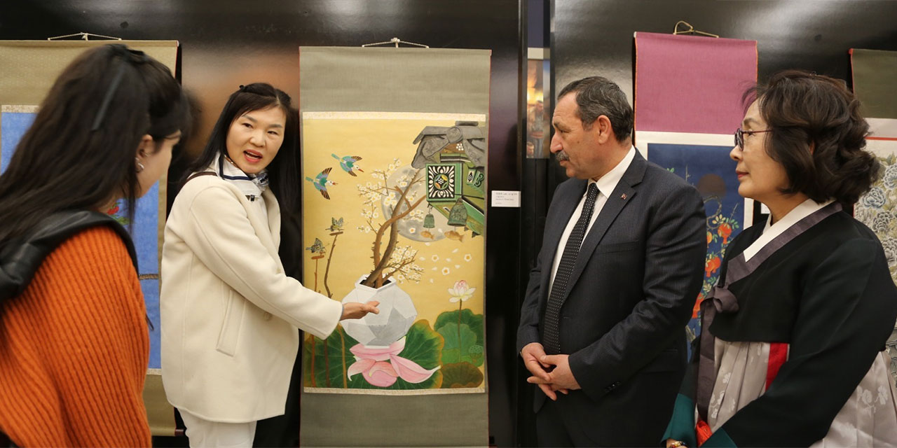 Etimesgut'ta Türk ve Koreli sanatçılardan resim sergisi