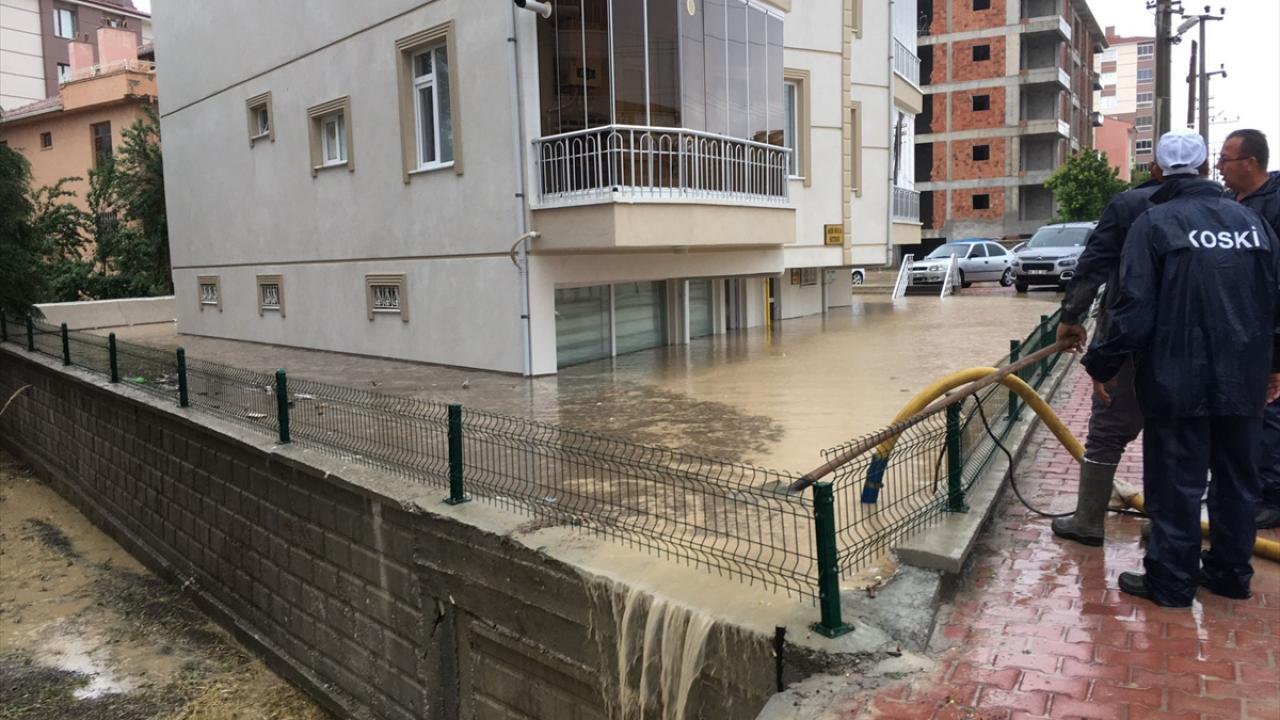 Konya'da  şiddetli yağış su baskınlarına neden oldu!
