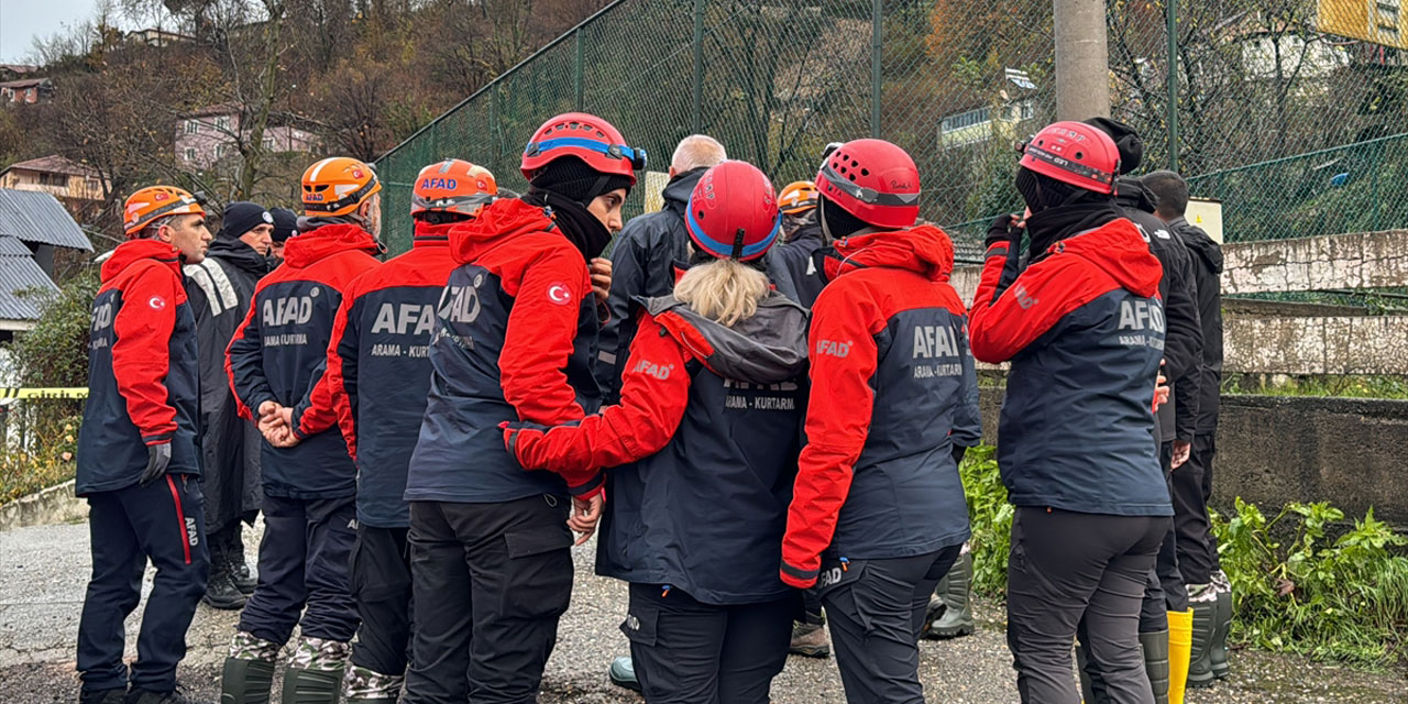 Zonguldak'ta göçük altındaki anne ve oğul aranıyor