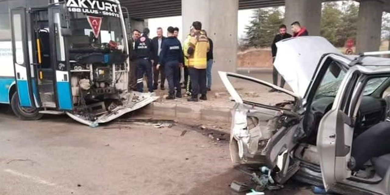 Ankara’da otobüs ile otomobil çarpıştı