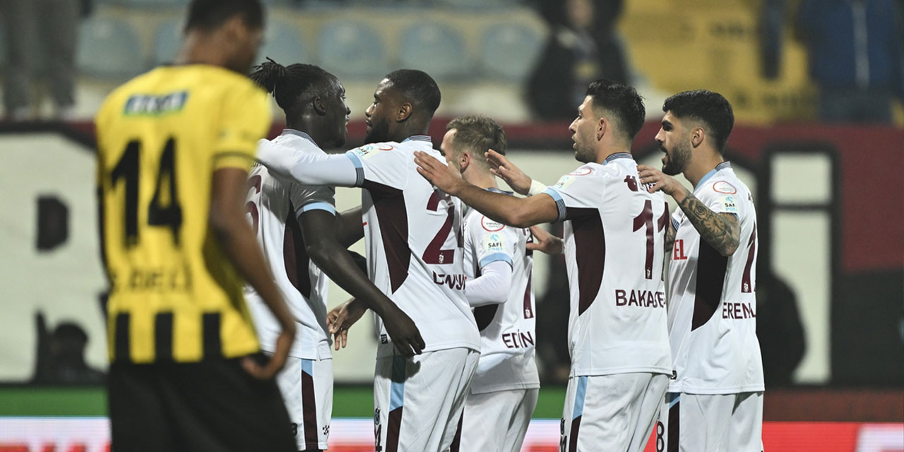 İstanbulspor- Trabzonspor maçında ortalık karıştı: Başkan takımı sahadan çekti maç yarım kaldı