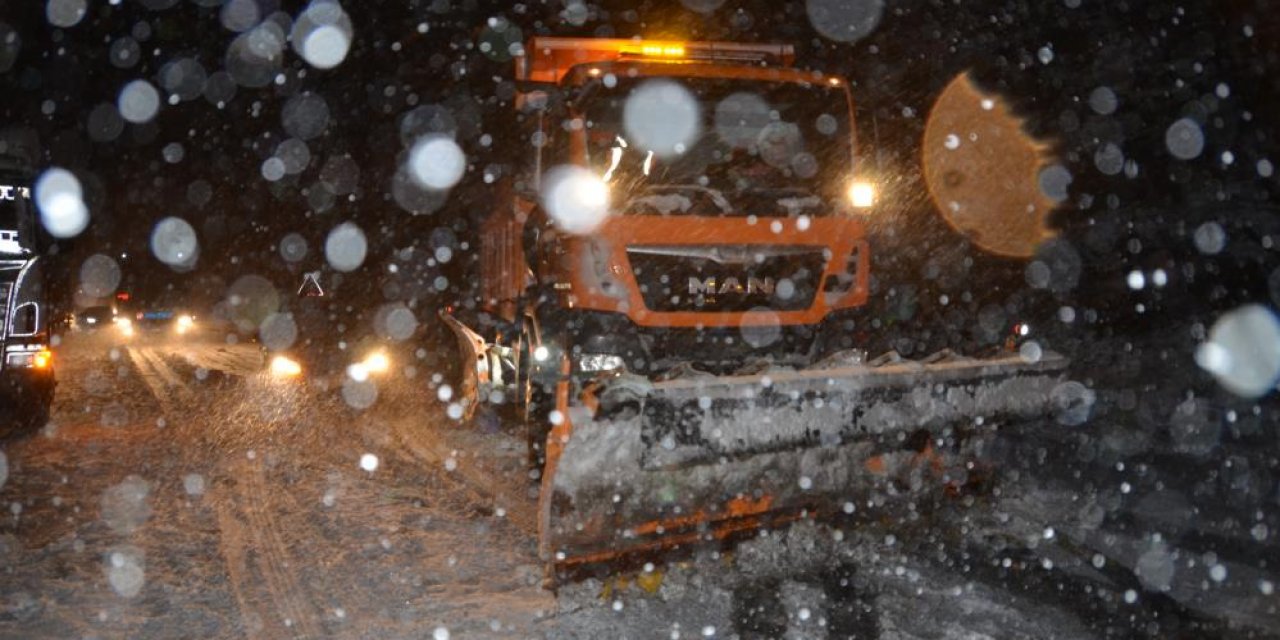 Antalya-Konya kara yolunda kar yağışı sebebiyle aksaklıklar yaşanıyor