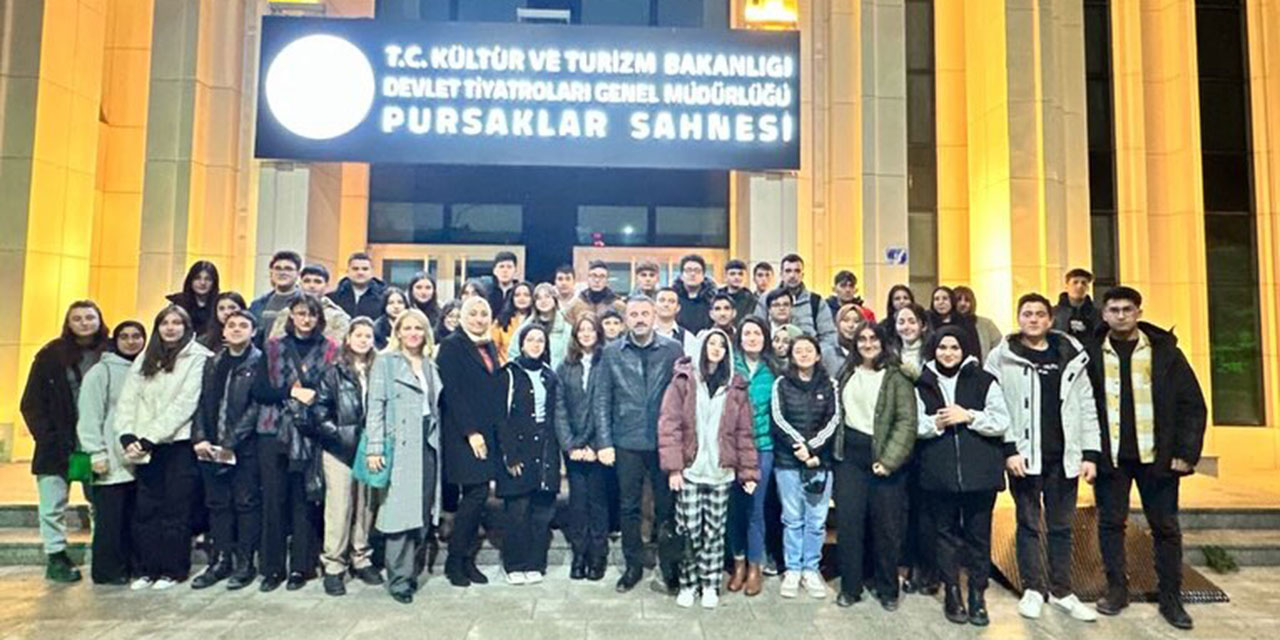 Devlet Tiyatroları Pursaklar Sahnesinde 'Gonzago'nun Öldürülmesi' adlı oyun sahnelendi