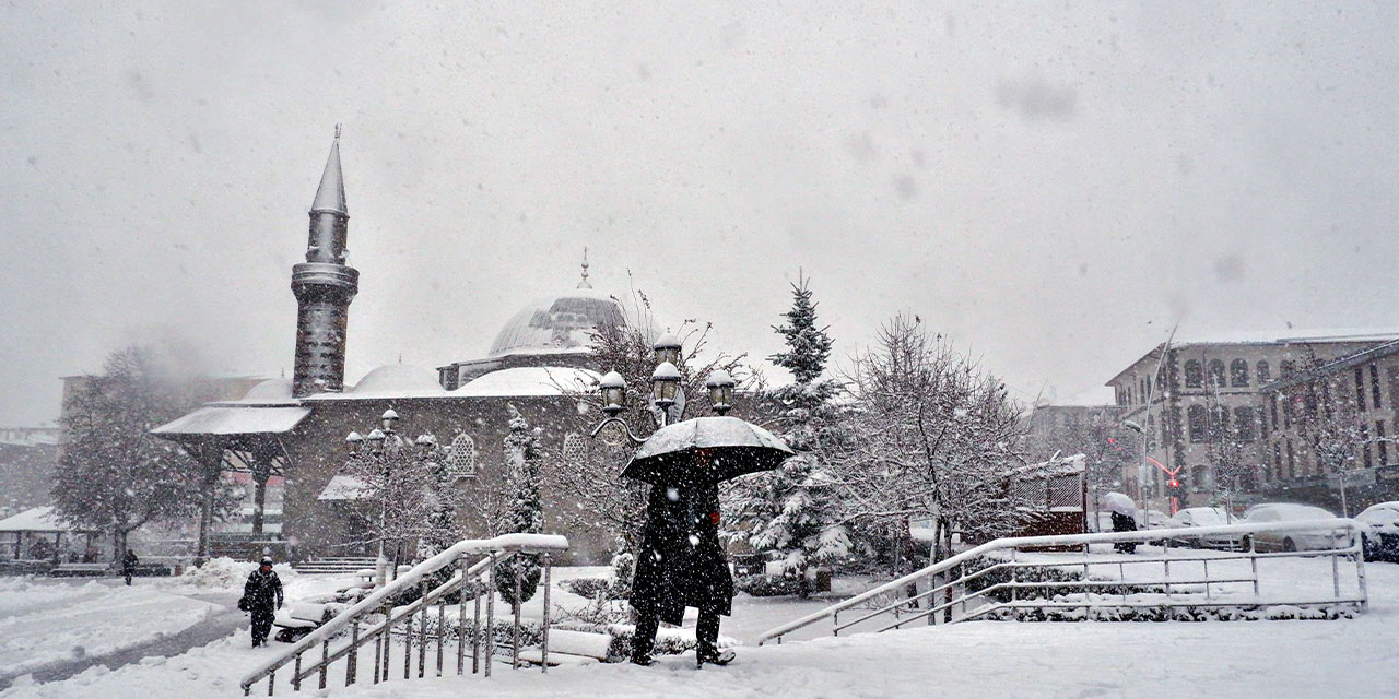 Olumsuz hava koşulları birçok noktada eğitime ara verilmesine sebep oldu| Bazı il ve ilçelerde okullara kar tatili...