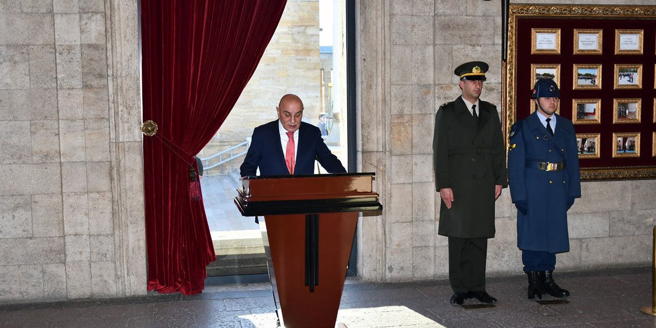 Keçiören Belediye Başkanı Turgut Altınok Anıtkabir'i ziyaret etti