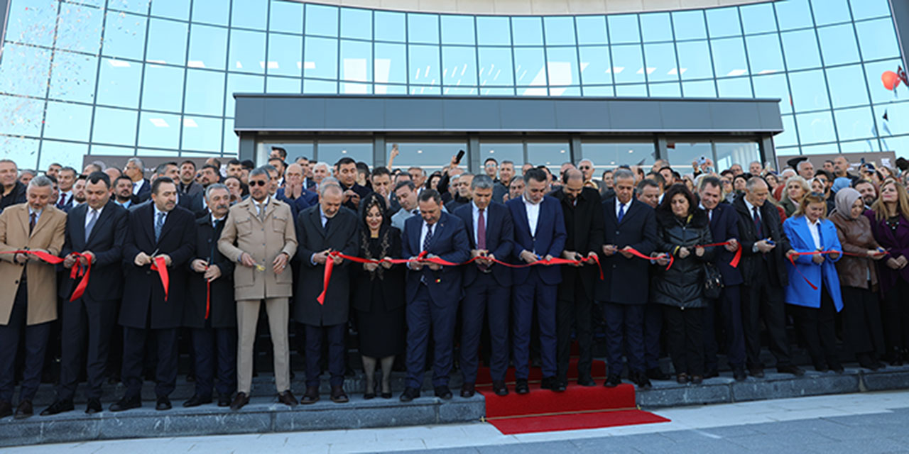 Etimesgut Belediyesinin yaptığı 100. Yıl Cumhuriyet Kültür ve Sanat Merkezi açıldı