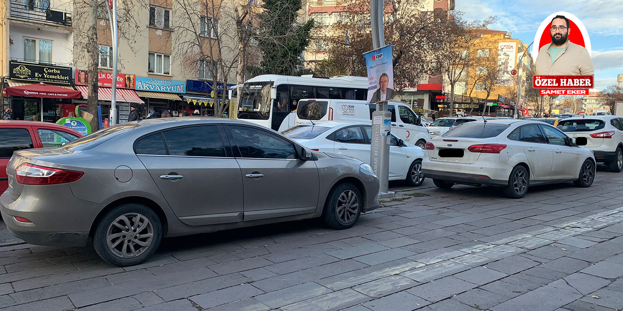 Mamak Caddesi yoğunluktan ve kaldırıma araç park etmekten araç trafiğini kaldırmıyor