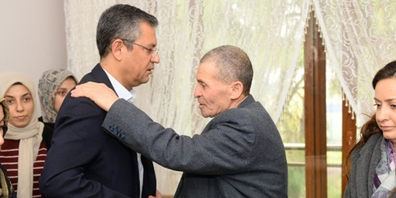 CHP Genel Başkanı Özgür Özel, şehit er Budak'ın ailesine taziye ziyareti gerçekleştirdi