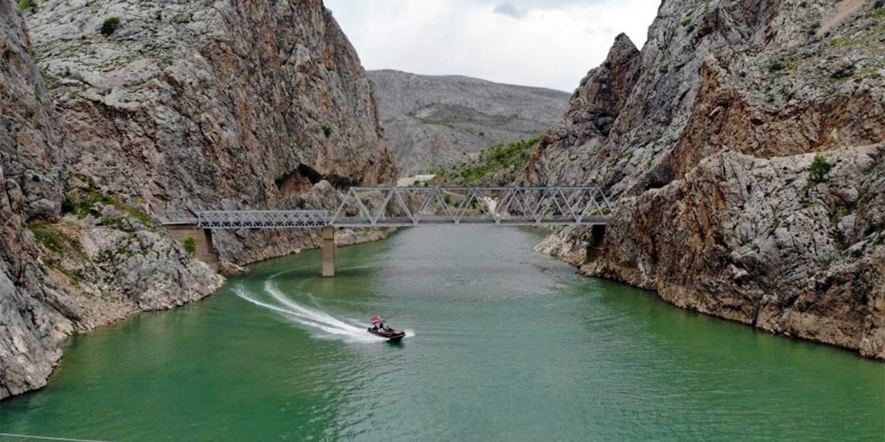 Türkiye'nin en uzun nehri Fırat 15 şehre can suyu oluyor