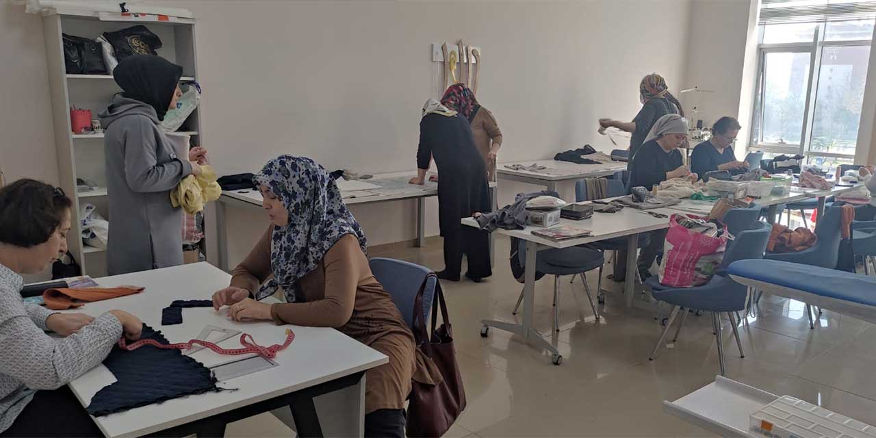 Sincan Belediyesi vatandaşlar için hobi ve meslek edindirme kursları düzenliyor