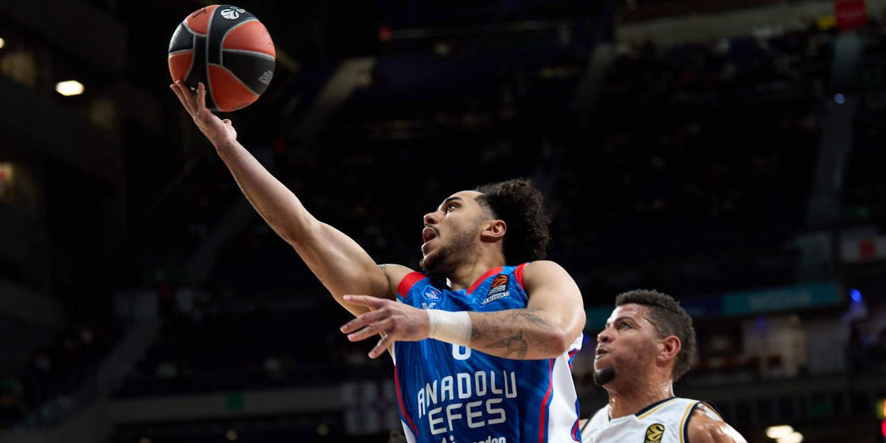 Real Madrid - Anadolu Efes maçı uzadıkça uzadı| Anadolu Efes dördüncü uzatmada yıkıldı