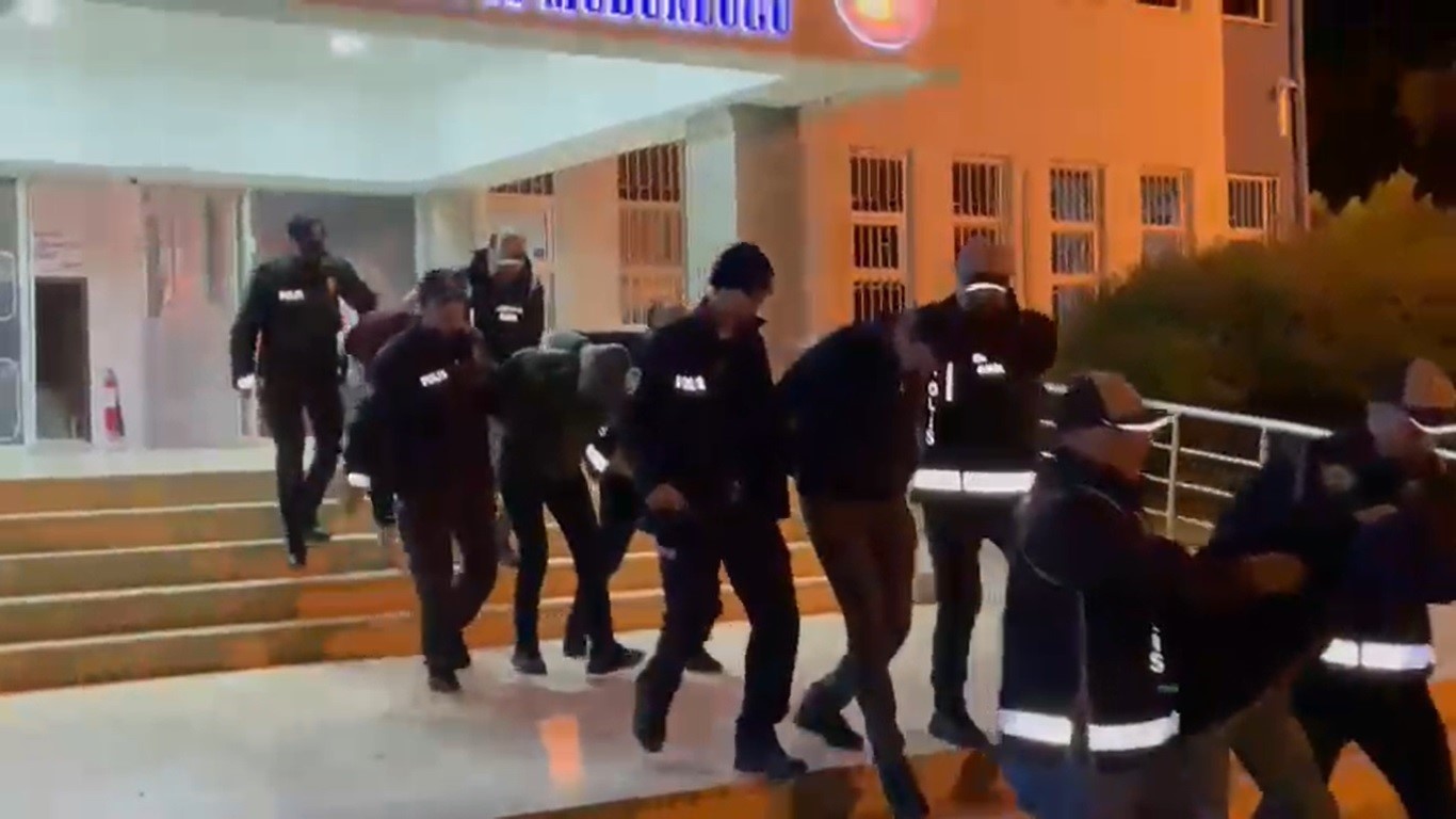 İzmir'de suç örgütüne operasyonda 2 tutuklama daha geldi