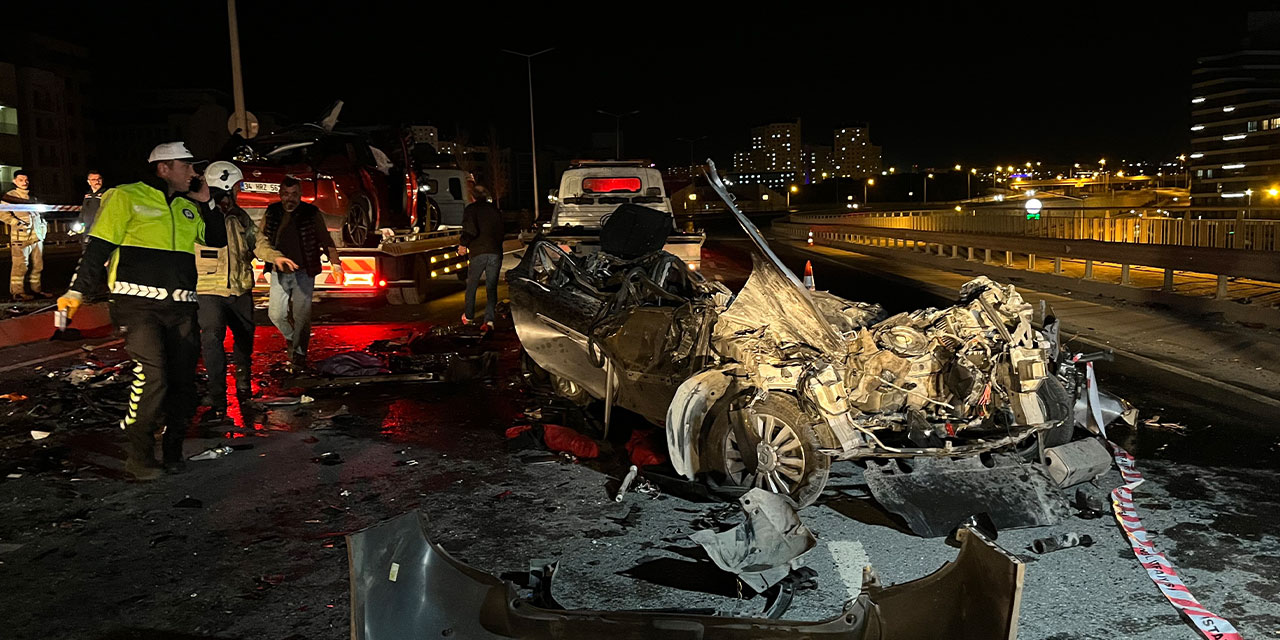 İstanbul’da korkunç kaza | 3 kişi hayatını kaybetti 1 kişi ağır yaralı