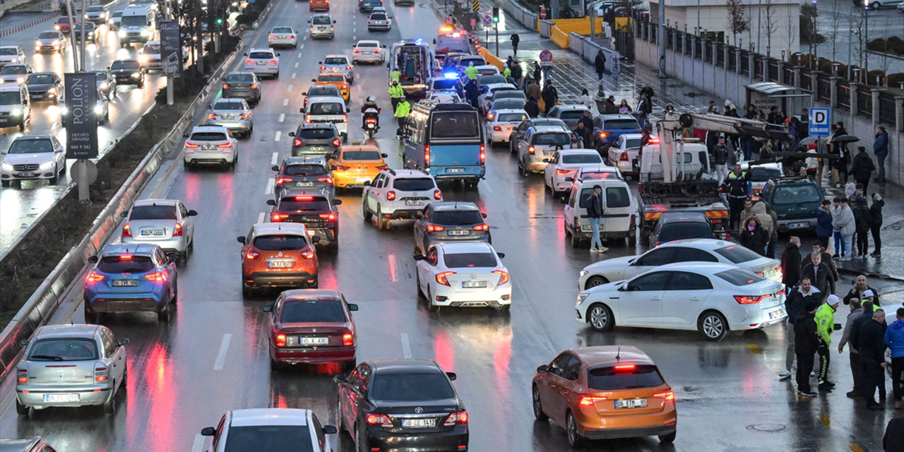 Ankara'da zincirleme trafik kazası: 26  araç kazaya karıştı!