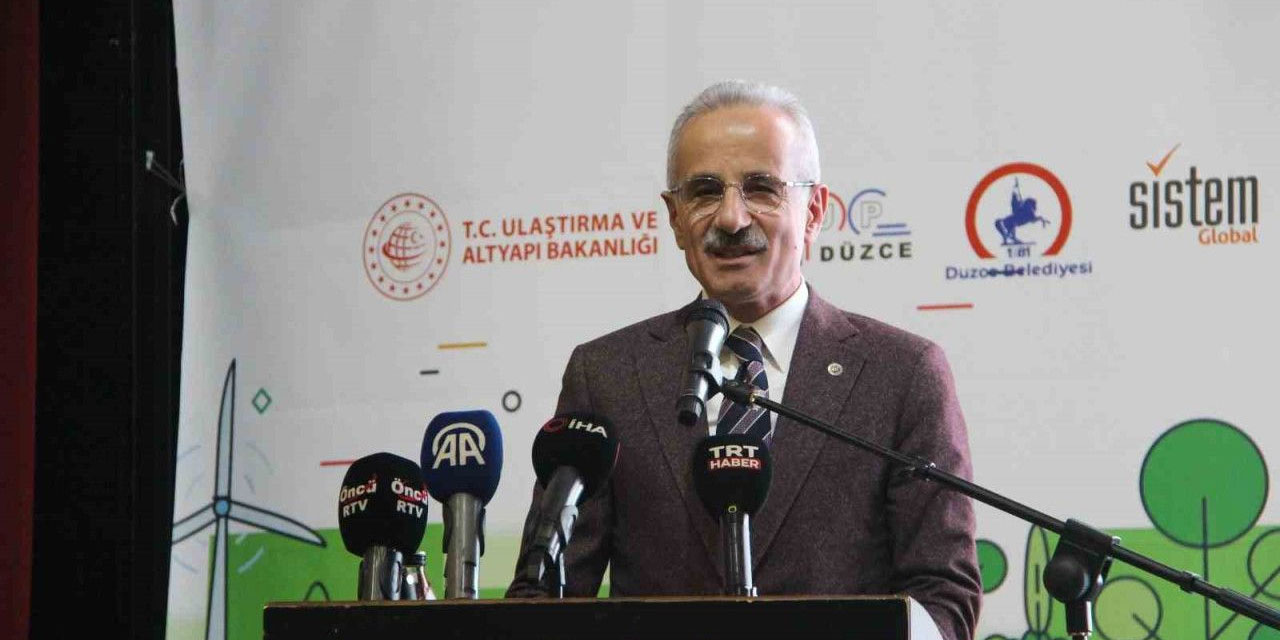 Bakan Uraloğlu, Türkiye'nin ulaşım ve altyapı projelerini konuştu