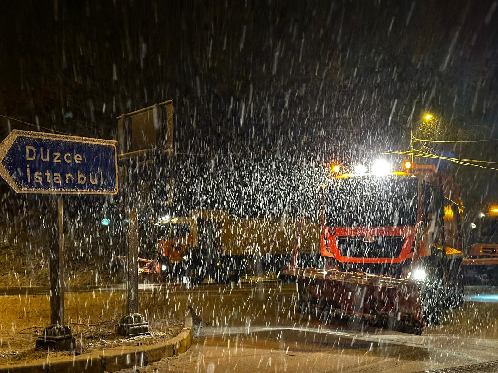 Bolu Dağı'nda başlayan kar etkili olmaya başladı