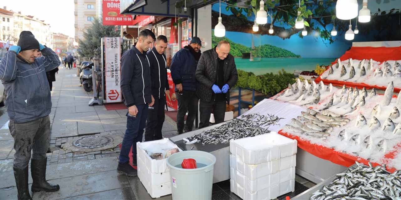 Çubuk Belediyesi Zabıta Müdürlüğü balık tezgahlarını mercek altına aldı