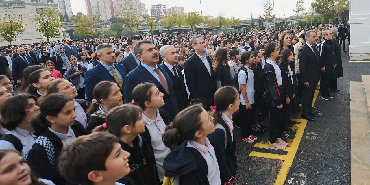 Milli Eğitim Bakanı Tekin duyurdu: Pazartesi günü şehitlerimiz için okullarda bir dakikalık saygı duruşu yapılacak