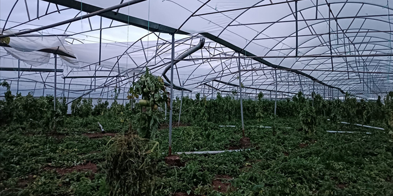 Antalya'da hortum faciası! Çatılar çöktü, camlar kırıldı!