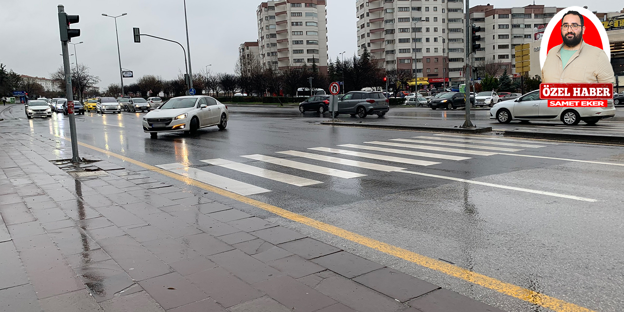 Yenimahalle Batıkent Bulvarı’nda yaya trafik ışığının tuşla çalışması vatandaşların canını tehlikeye atıyor